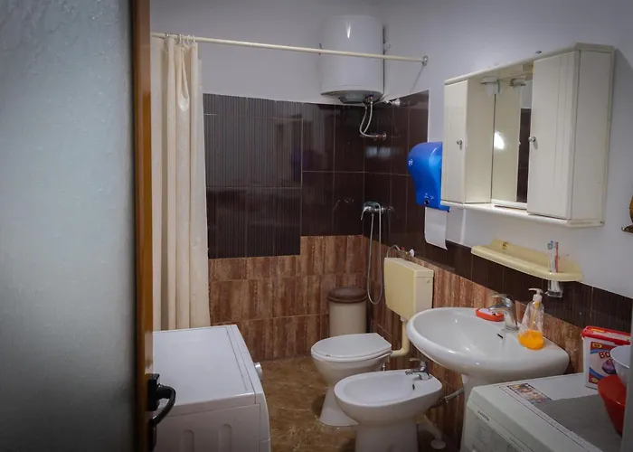 Bujtina Dervishi 民宿 科尔察